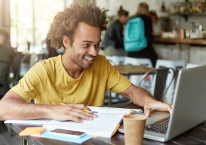 Estácio bolsa em 2022